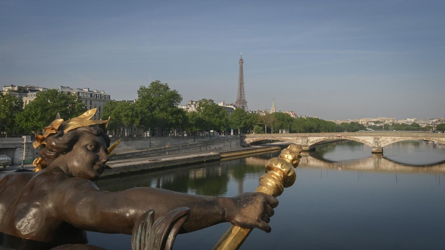 Vue tour Eiffel lointaine