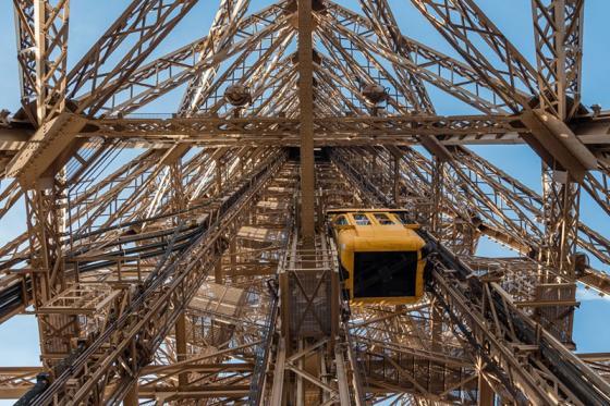 Vue sur l'ascenseur Duo menant au sommet