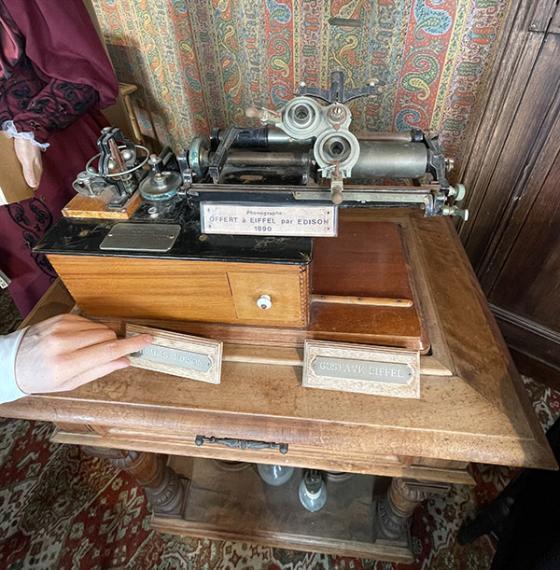 Photo du phonographe de Gustave Eiffel offert par Thomas Edison