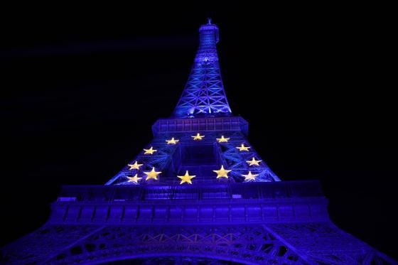 Tour Eiffel illuminée aux couleurs de l'Europe