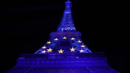 Tour Eiffel illuminée aux couleurs de l'Europe