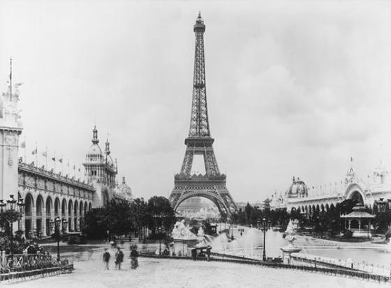 La tour Eiffel pendant l'Exposition universelle de 1900