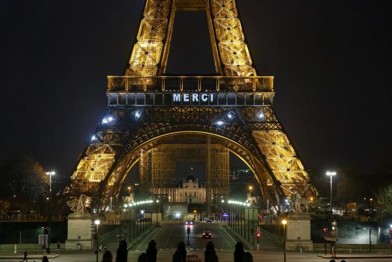 Projection Merci sur la tour Eiffel