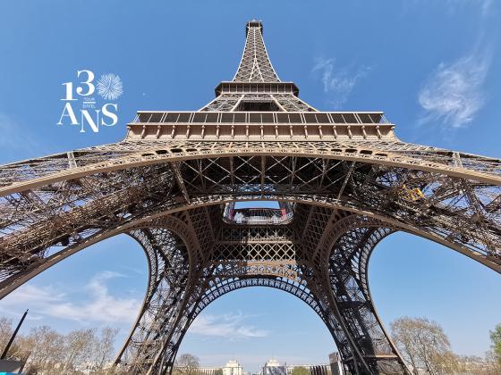 Tour Eiffel avec logo 130 ans