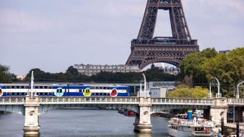 View on the RERC train and the Eiffel Tower