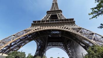 Vue tour Eiffel depuis jardins