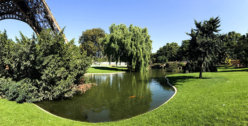 Jardins nord-est de la tour Eiffel 