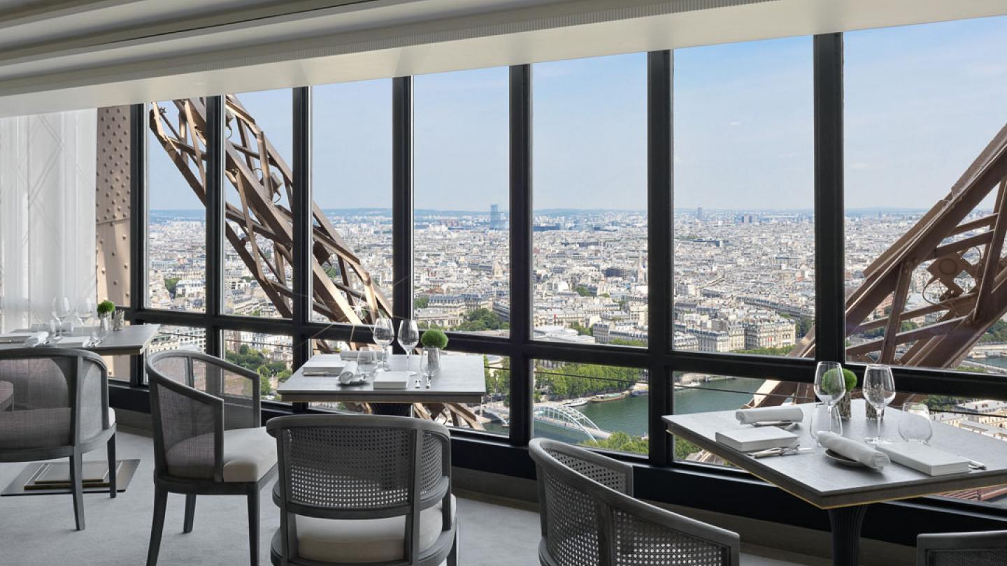 La salle Quai Branly au restaurant Jules Verne