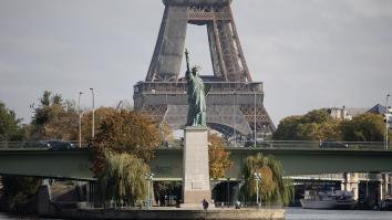 La réplica de la Estatua de la Libertad en París