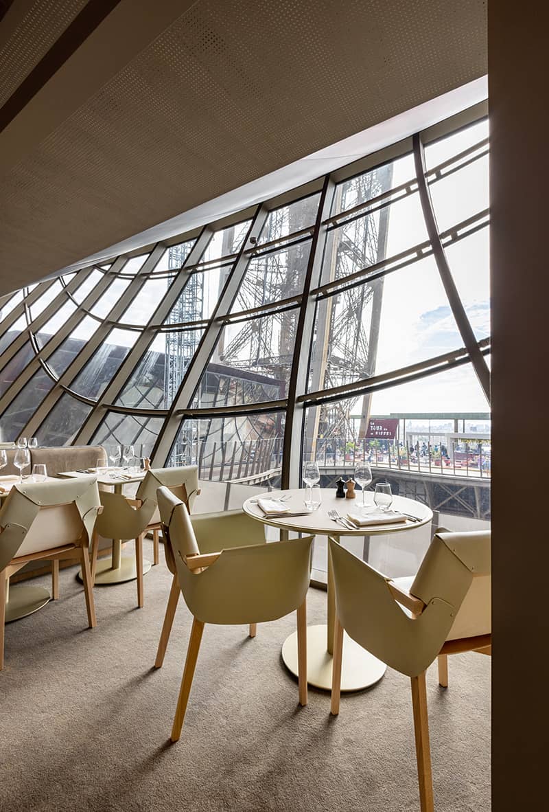 Le restaurant Madame Brasserie avec la vue sur la structure