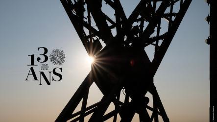 Tour Eiffel avec logo 130 ans