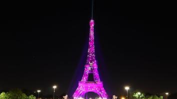 La tour Eiffel illuminée en rose