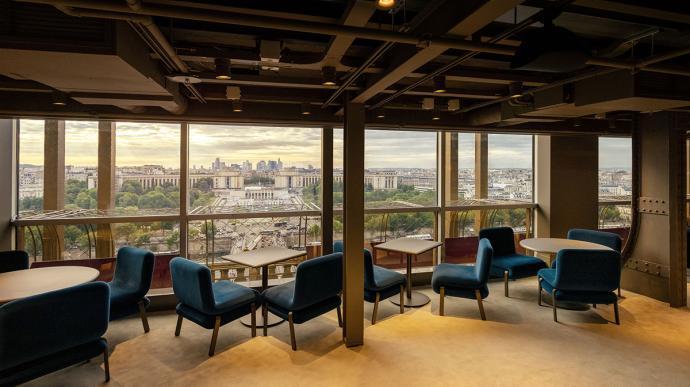 Vue sur le lounge du restaurant Madame Brasserie