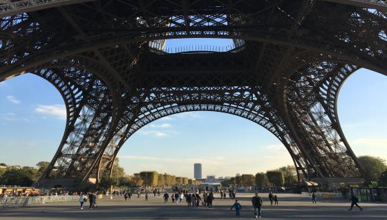 El atrio de la Torre Eiffel