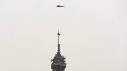 Installation of the antenna by helicopter