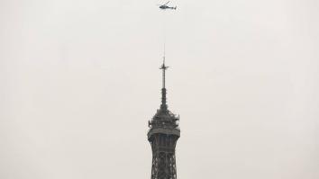 Pose de l'antenne par hélicoptère