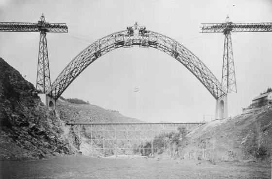 Viaduct of Garabit in construction