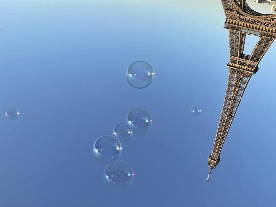 Photo de la tour Eiffel à l'envers