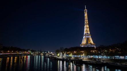 Vista de la reluciente Torre Eiffel