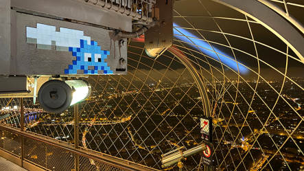 Invader en la Torre Eiffel